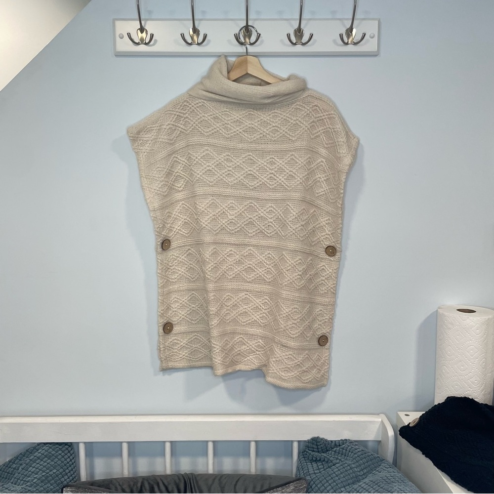 Cable knit tunic with button detail